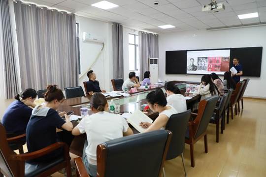 为深入贯彻新时代高校教育教学改革精神，进一步提升青年教师教学能力与专业素养，夯实课堂教学主阵地，马克思主义学...