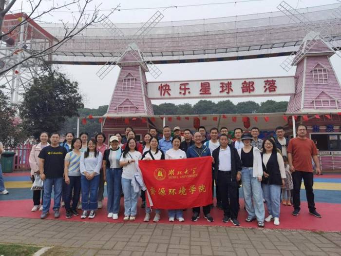 http://zhxy.hubei-university.com/__local/3/D5/74/AC831C9E7F11243C80998D64C50_B3E0CA0B_1FF22.png